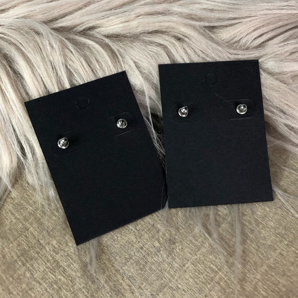 5/$25 H&M earring bundle - Picture 3 of 4